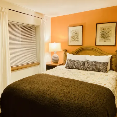 Lilac Cabin Family-Friendly with Highspeed Wi-Fi Close to Downtown Arnold