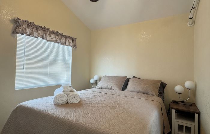 Comfy 1-bedroom mobile home in Hanford near Downtown
