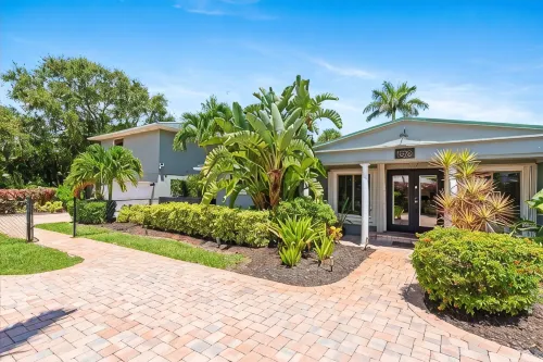 Island Oasis & Coastal Cottage - 4-Star