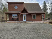 Nature lover’s retreat in the forest. Near hiking, skiing, swimming, etc - Homestays
