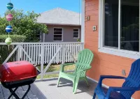 "Sweet Ting" Charming 3-bedroom cottage in Spanish Wells, Just Steps to beach Hotels in 