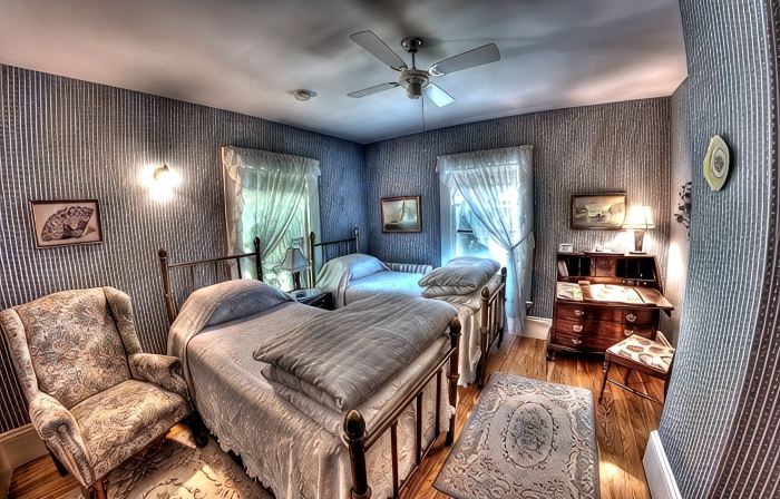 The Jeweled Turret Inn