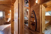 Modern Treetop Log Cabin in the Heart of Schroon Lake - 무료 와이파이