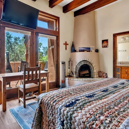 Private Luxury Mountain View Retreat Just 12 Minutes from the Santa Fe Plaza.