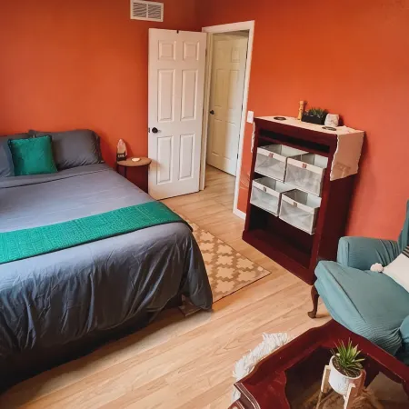 Cozy CO Casa: Eco & Pet Friendly—Sleeps up to 8, Remote Work Hub, Rec Center