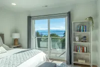 Water & Mountain Views: Escape to Whidbey Island! - Bergblick