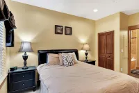Alpine Village Suite w/ Garage and Sauna - 3-Star