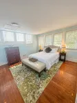 Villa Soaking Tub Private Backyard Downtown - 4-Star