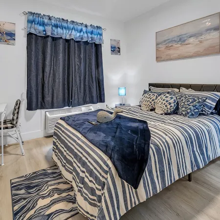 Blue Bliss 2BR 2BTH with Indoor Pool, FREE Parking, Near NYC & EWR Airport
