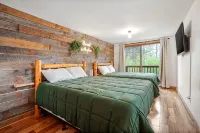 Where in the woods cabin - pet friendly - winery nearby - 3-Star