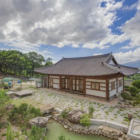Wando Cheonghaejin Hanok Pension
