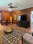 Springhill Bungalow-cozy bungalow located in the Springhill area.