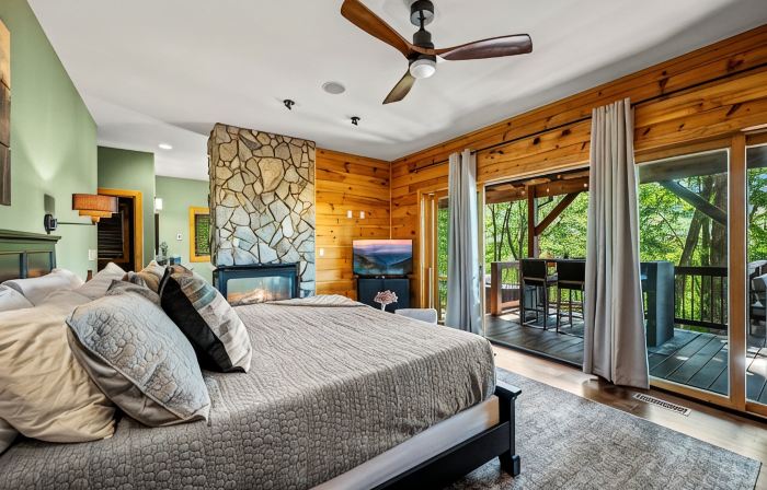 Stunning Views • Hot Tub • Sauna • Theater • Game Rooms • Sleep/Dine 23 •Firepit