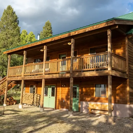 Family-Friendly Modern Cabin with Spectacular Views