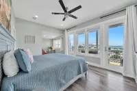 Large Private Pool & Beach House,2 Owner Suites; Walk 2 Beach, Gulf Views - 4 tähden