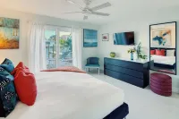 Modern Waterfront Escape w/ Pool • Steps to Clearwater Beach - Private Pool