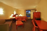 Super 6 Inn & Suites - parking