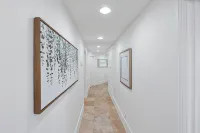 BEACH FRONT BOHO DREAM. Walk to Everything -Great for large Parties LOWER UNIT - Jacuzzi