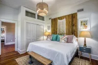 Washington House: Steps to Dwtn; Backyard oasis with fire pit/pool table/games - Boutique