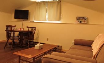 The Loft at Aspen Pine with Wi-Fi, AC in wonderful Hot Springs