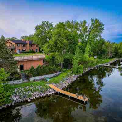 Breezy Hills - Unit 2; Lake Bemidji, King Bed, Kayaks, PB Trail Private Access Others