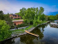 Breezy Hills - Unit 2; Lake Bemidji, King Bed, Kayaks, PB Trail Private Access - 3-Star
