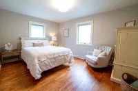 Secluded luxury House in the Hills w/king bed - 4-Star