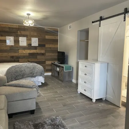 Charming and immaculate 1-bedroom Suite/Apartment in Elizabethton