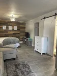 Charming and immaculate 1-bedroom Suite/Apartment in Elizabethton - 3-Star