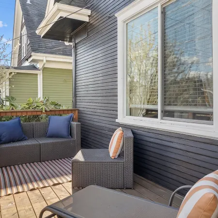The Cushman House B: Unit B near 6th Ave UPS UW Ruston