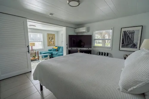 Casa Blue - Beautiful Renovated Cottage Close to Downtown! - Homestays