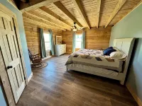 Authentic Hemlock Log Cabin 4 Bedroom Ski Chalet On Lake And Next To Ski Slopes - 4성급