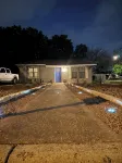 Fully-Stocked Home with Cowboy Pool & Luxury Beds - 3 estrellas