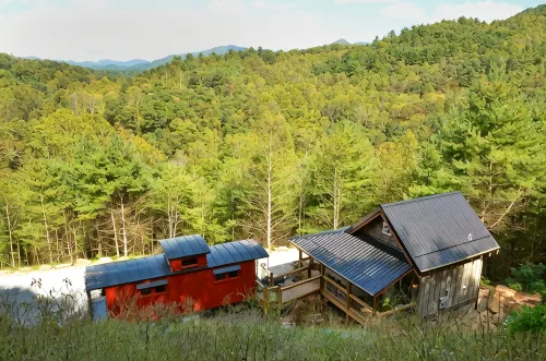 Train Caboose w/ Upscale Amenities Minutes to Waynesville & Asheville - WiFi