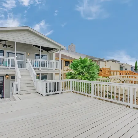 Lakefront-April Sound -Hot Tub Bath with Panoramic Lake View- Fish Off the Dock