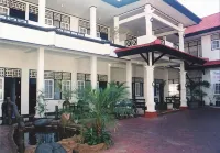 Airlangga Hotel Mataram - 2 tähden
