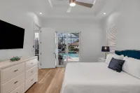 Luxury Canal Oasis w/ Heated Pool, Game Room & Private Dock - 4 ดาว