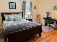 Secluded nature escape. 8 min. to Robert Trent Jones and 5 min. to downtown. - 3-Star