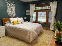 Harbor Home on Miner-An Adorable Lakeside Bungalow - 3-Star