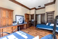 STR 2025 002405 - Tuscan Camelback Mountain Mansion - Close to Everything!! - 5-Star