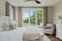 NEW Luxury Cottage with Mountain Views - 4-Star