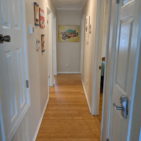 Da Bay House is Close to the Beach and Downtown
