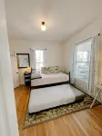 Ivy Jungalow | Bright, Clean, & near Downtown - 3-Star
