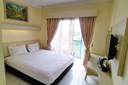 Permata Inn Hotel - parking