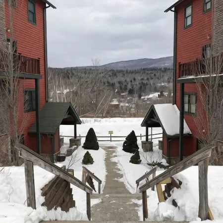 Hunter Mountain 2 Bedroom Condo - Steps to Ski Slopes!!