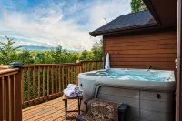 Stunning Mountain Views! Camp Theme! Theater/Game Room & Fireplaces + Hot Tub - 4 ดาว