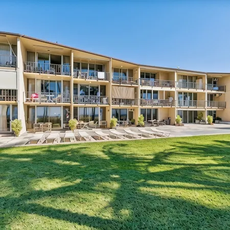 Oceanfront, Split AC unit, remodeled November 2024, king bed washer dryer unit