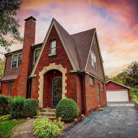Historic 3 Br Home Near Millikin Univ.