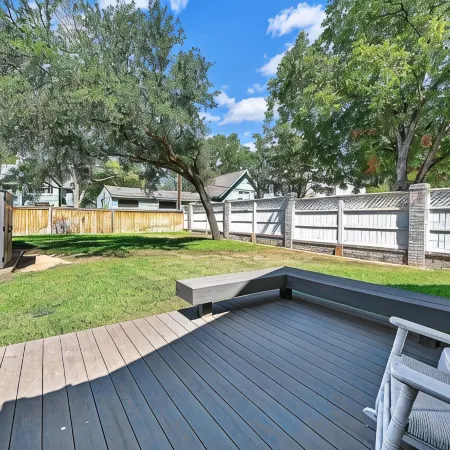 On Austin Ave!!! Completely remodeled and close to Magnolia, Downtown & Baylor.
