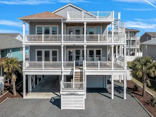 Spacious 5 bedroom 5 bath House with pool and direct access to the beach. - 4-Star